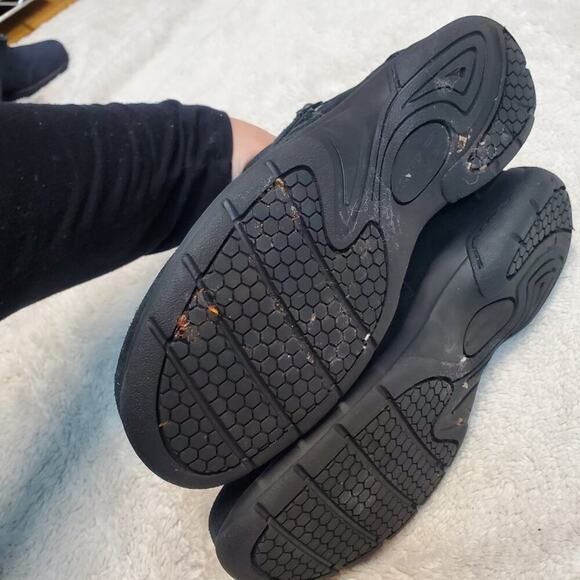 Clarks Black Suede Leather Lagenlook Ruched Goth Zip Ankle Boots Shoes 6W 6 Wide - Picture 5 of 10